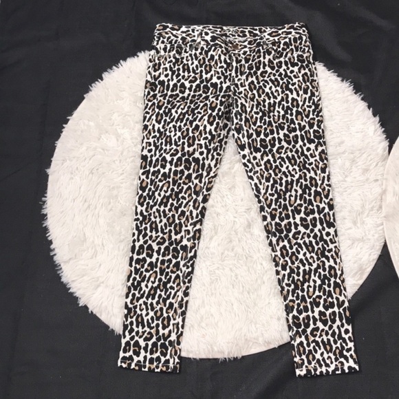 Cache Leopard Print Capris - Picture 1 of 8
